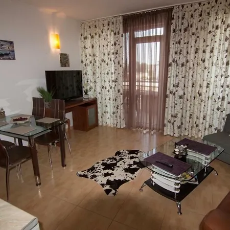 Simona Apartment *